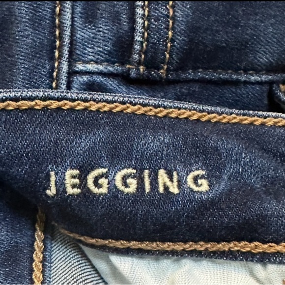 American Eagle Patched Low Rise Jegging Dark Blue Women’s Size 12 Short - Picture 5 of 6